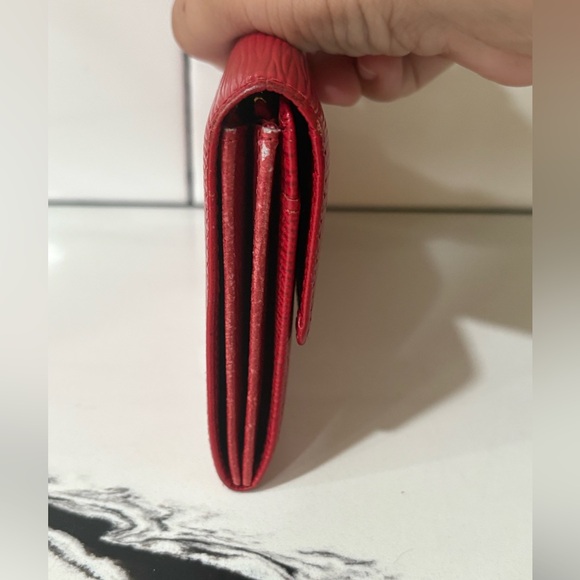 International Louis Vuitton Epi Sarah Long WalletC - Picture 3 of 8